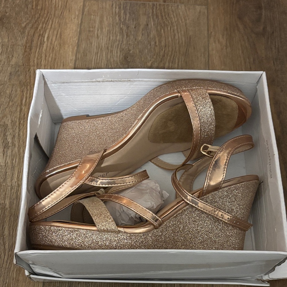Elegant Gold Wedge Sandals